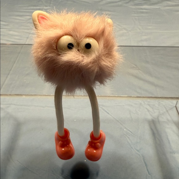 oh my Accessories - Whimsical Pink Fuzzy Key Holder with pink Shoes